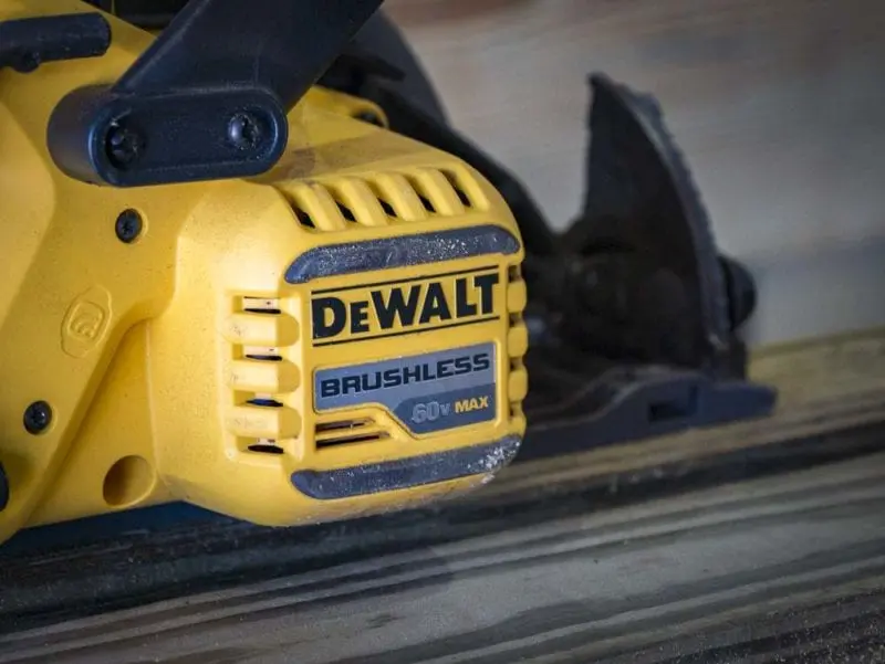 DeWalt FlexVolt Worm Drive Style Saw: A Cordless Worm Drive?